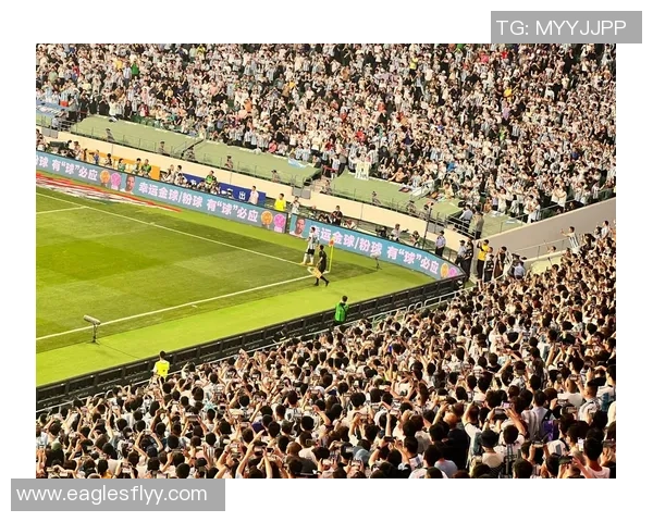 足球明星中国行精彩瞬间回顾与球迷互动热情瞬间分享